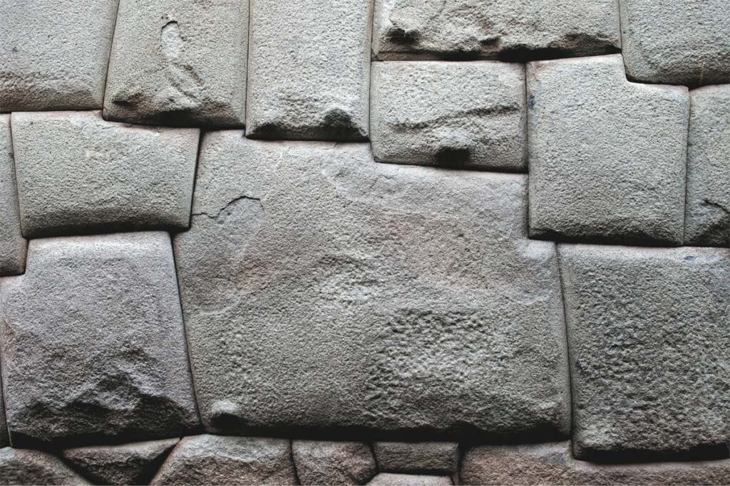 pierre aux 12 angles murs incas à Cuzco au Pérou