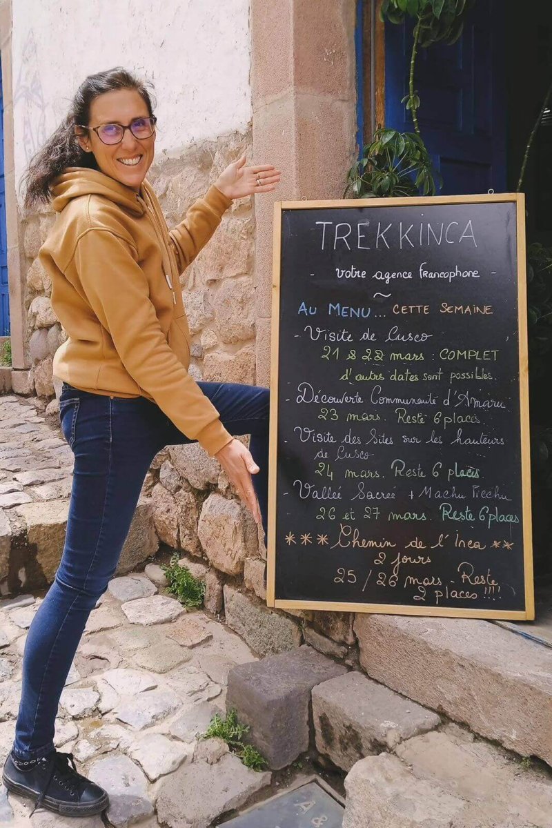 Claire-trekkinca-agence-cusco Claire Marcos devant notre agence TrekkInca à Cuzco